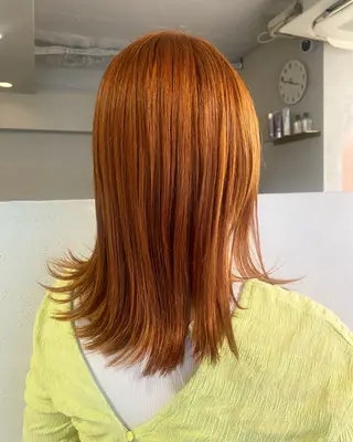 ミディアム カラー 佐々木 雪菜のヘアスタイル