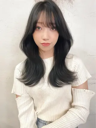 ロング レイヤーカット、 大人可愛い　中村美羅のヘアスタイル