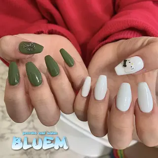 ネイル BLUEM なな🐶のネイルデザイン