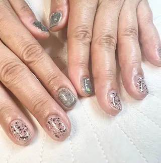 ネイル キャンアイドレッシー六本木店所属・MIKA／耳ツボ ／マグネットネイルのネイルデザイン