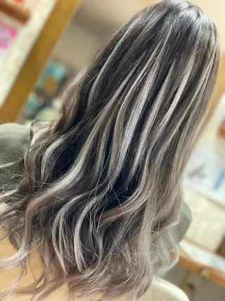 ミディアム LOPEZ LAB所属・🦁LOPEZLAB /RUNA🌙のヘアスタイル