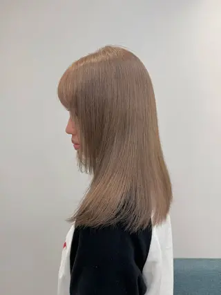セミロング ukyo/カラー/ ブリーチ/ハイライトのヘアスタイル