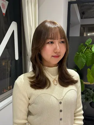 ミディアム カラー ユナ🎀レイヤー /韓国/ハイトーンのヘアスタイル