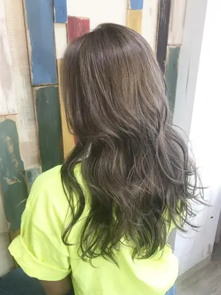 セミロング カラー 嶋村夏実🌼レイヤー 🌸白髪ぼかしのヘアスタイル