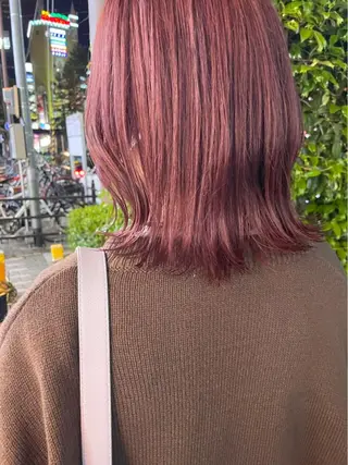 ミディアム カラー akane .のヘアスタイル
