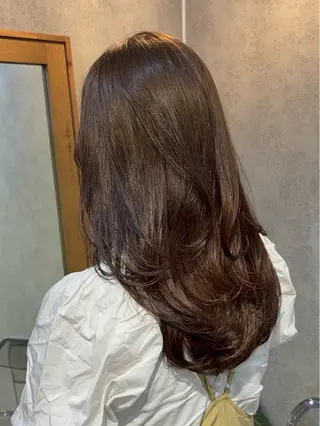 セミロング 赤みオフの透明感職人 /ケア重視の美髪施術のヘアスタイル