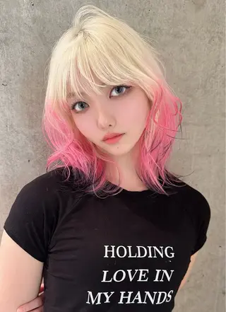 セミロング 名古屋ムラ修正 ハイトーンのヘアスタイル