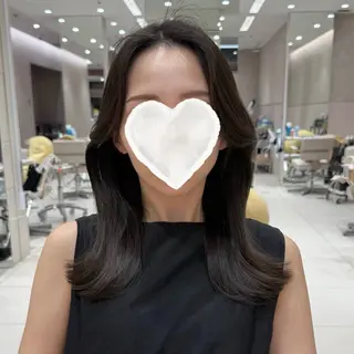 ミディアム 内田 志乃のヘアスタイル