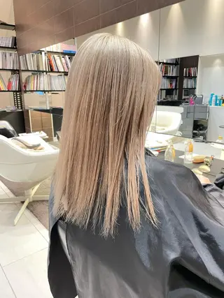 セミロング カラー CiNEMA daikanyama所属・透明感カラー🫧 今泉健太のヘアスタイル