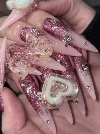 ネイル NES NAIL所属・さゆり￤推しキャラ ￤ロングネイル🩷のネイルデザイン