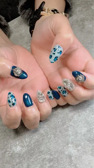 ネイル haleyume所属・shino🌟 痛ネイルのネイルデザイン