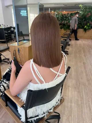 ミディアム 艶ベージュ/オリーブ カラー🫒airiのヘアスタイル