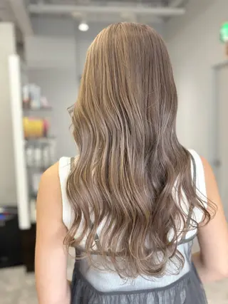 ロング 服部 真希のヘアスタイル