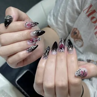 ネイル Queens 榊 まおのネイルデザイン