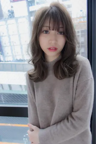 セミロング カラー lit hair 髪質改善サロンのマツエク・マツパデザイン