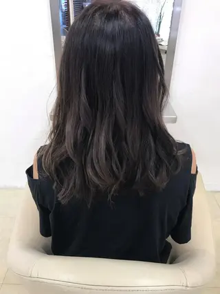 セミロング カラー 浅岡 のどかのヘアスタイル