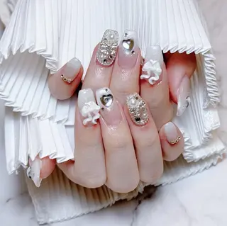 ネイル RAFFINE 月🦋🩵のネイルデザイン