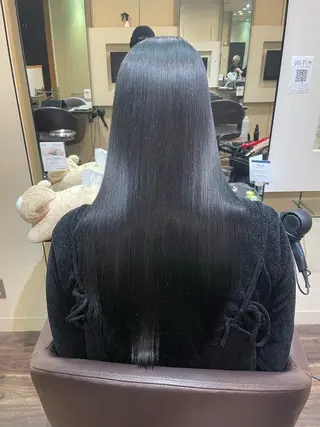 カラー VISE by Art Creative所属・VISE 清水のヘアスタイル