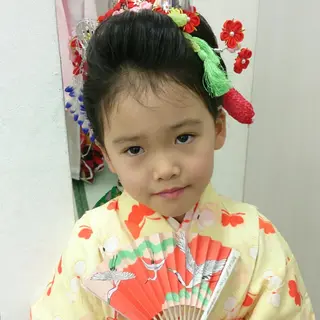 キッズ ヘアアレンジ vi viのヘアスタイル