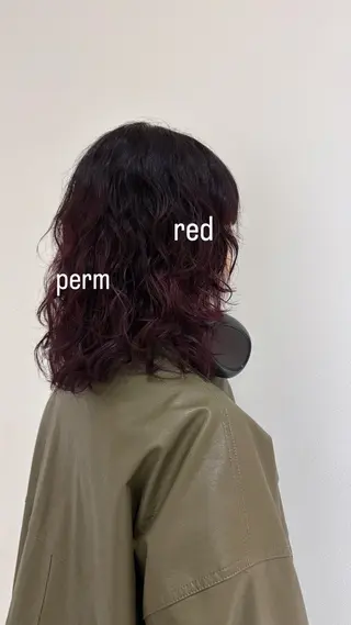 セミロング カラー パーマ 🍓ハイトーンカラー 🎀nene🍓のヘアスタイル