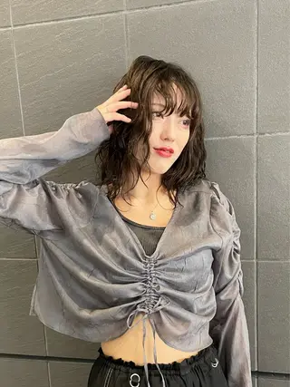 パーマ 韓国ヘア/透明感カラ ー/メンズレディースのヘアスタイル