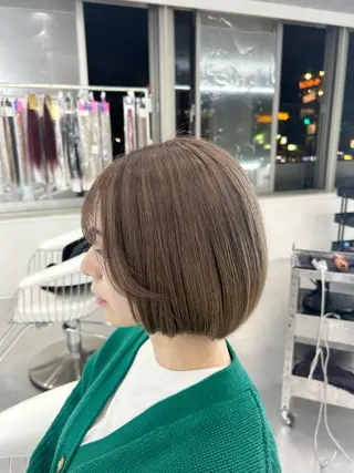 ショート あやめ🪽 オリーブ/ハイトーンのヘアスタイル