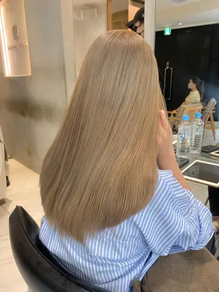 ロング 淡いハイトーンカラー レイヤーカットゆうかのヘアスタイル