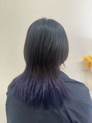 ミディアム カラー タイトボブ個性派カラ ーAKANEのヘアスタイル