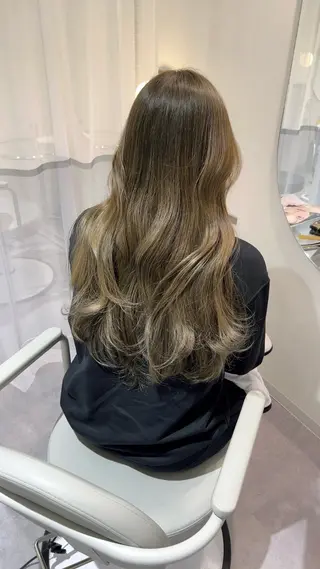 ロング カラー 近藤 若菜のヘアスタイル