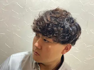 ショート パーマ メンズ 渡邉 真生のヘアスタイル