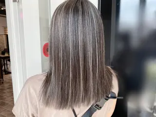 セミロング _White所属・ＳＨＩ ＺＵのヘアスタイル