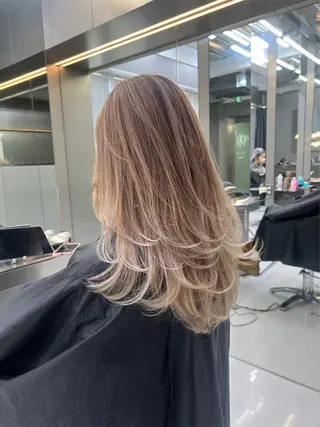 ロング 🫧バレイヤージュ/ ハイトーン/ミズキのヘアスタイル