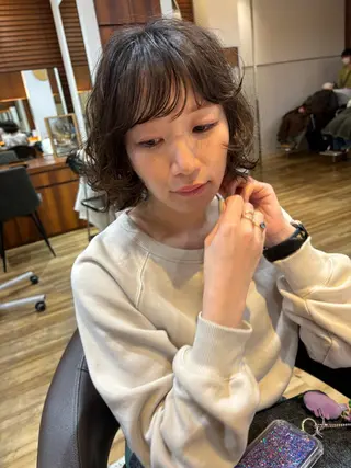 ショート パーマ レイヤーカット /透明感/千葉怜寿のヘアスタイル