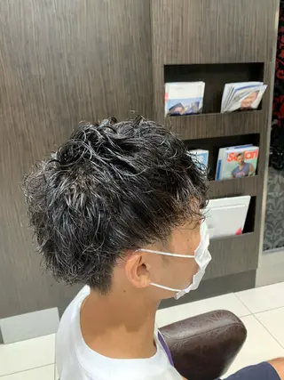 ミディアム 岡本 勇輝のヘアスタイル
