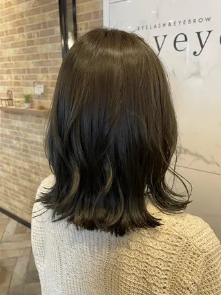 カラー 岡村 真子のヘアスタイル