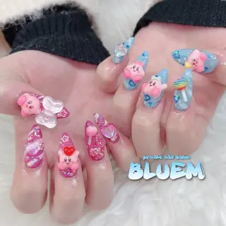 ネイル BLUEM なな🐶のネイルデザイン