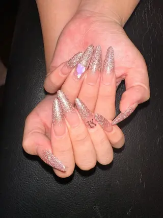 ネイル nail.salon .Reversalのネイルデザイン