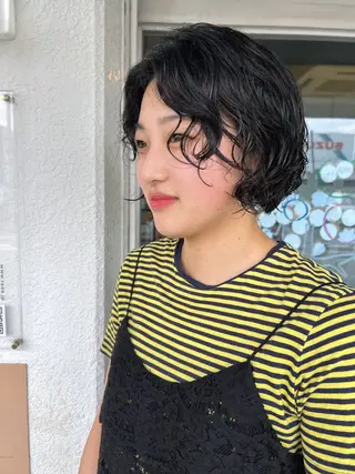 ショート パーマ shiho/レイヤー /透明感カラーのヘアスタイル