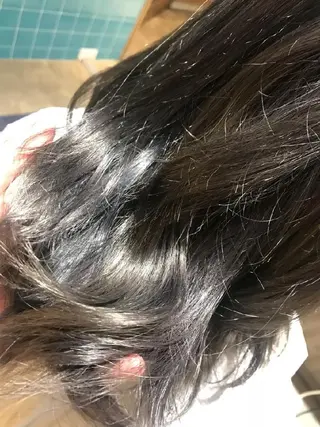 カラー alushe 岡 陽子のヘアスタイル