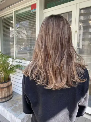 ミディアム 西元 亜由美のヘアスタイル