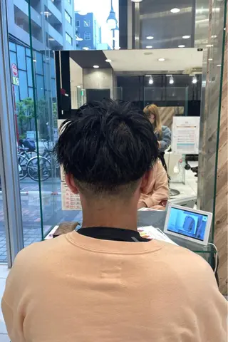 メンズ ハイトーンカラー✨️ Amiのヘアスタイル