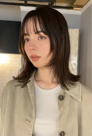 ミディアム カラー レイヤー　べージュ 白石研太のヘアスタイル