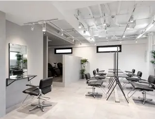 カラー 池袋レイヤーカット/ 顔まわりtaigaのヘアスタイル