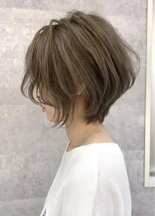 ショート カラー 塩川 和弥のヘアスタイル