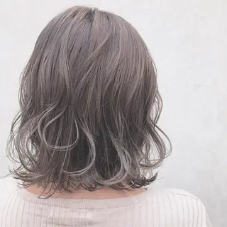 ミディアム カラー cyan SANAMIのヘアスタイル