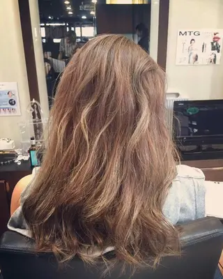 ミディアム セミロング ロング カラー SHAFT Ieiriのヘアスタイル