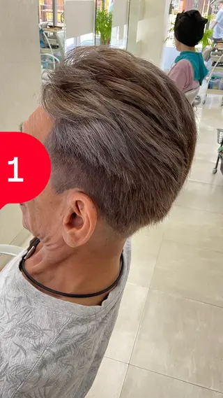 カラー タカハシ リナのヘアスタイル