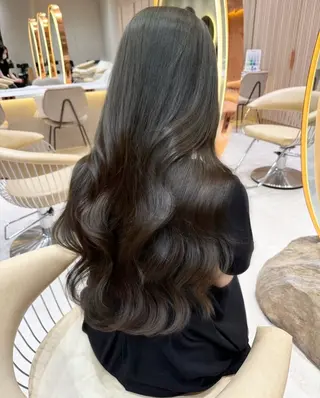 ロング カラー 森田花菜/栄/透明感 グレージュ/艶カラーのヘアスタイル