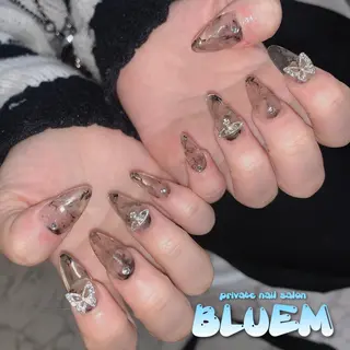 ネイル BLUEM なな🐶のネイルデザイン