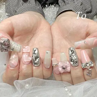 ネイル 🦋 Queenieのネイルデザイン